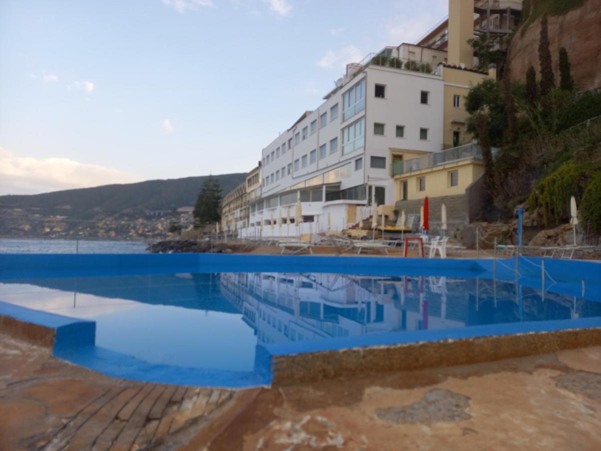 Hotel La Perla Del Capo 3*